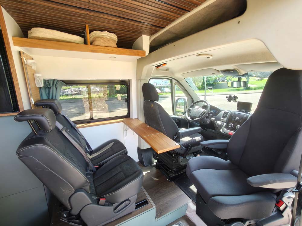 Totaalbeeld interieur vanaf de schuifdeur